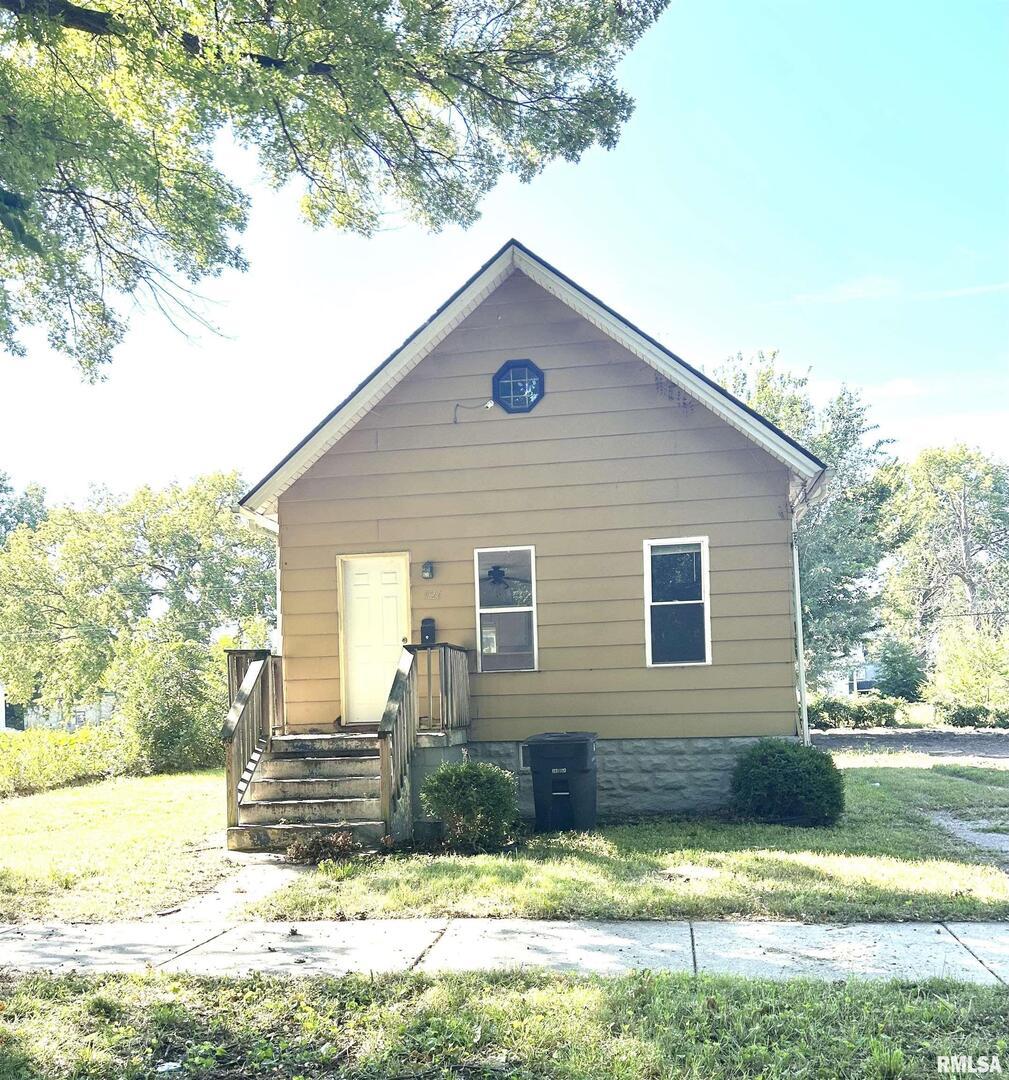 926 10th Ave., Rock Island, IL 61201