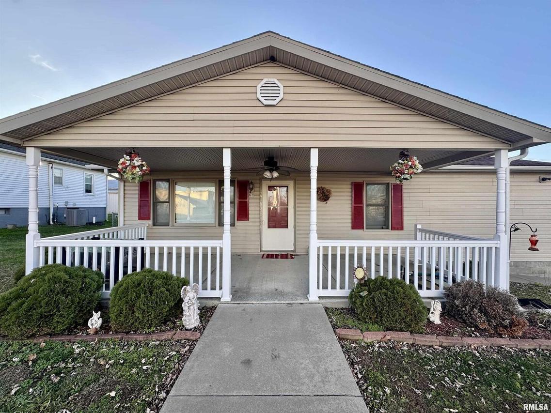 216 S Hubbard Ave., Goreville, IL 62939