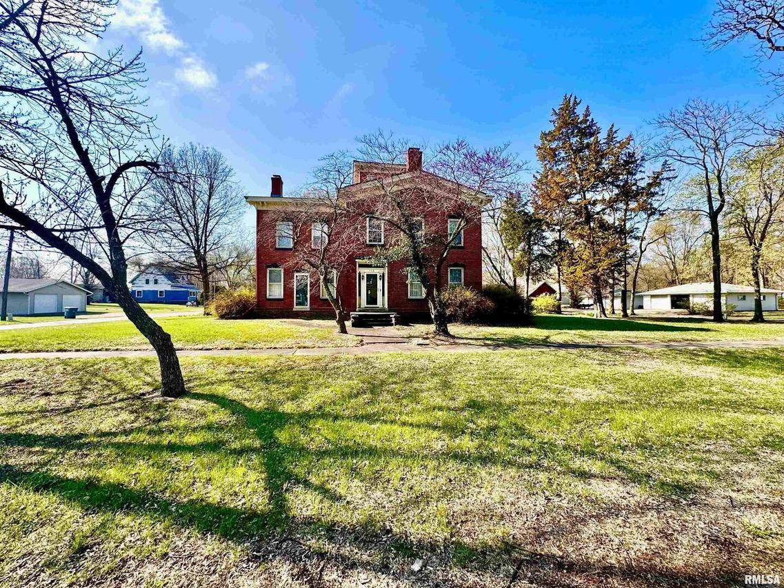 110 E Jefferson St., Newboston, IL 61277