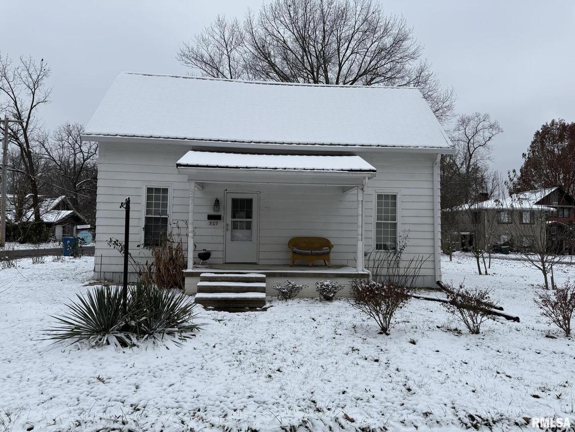 809 S Commercial St., Benton, IL 62812