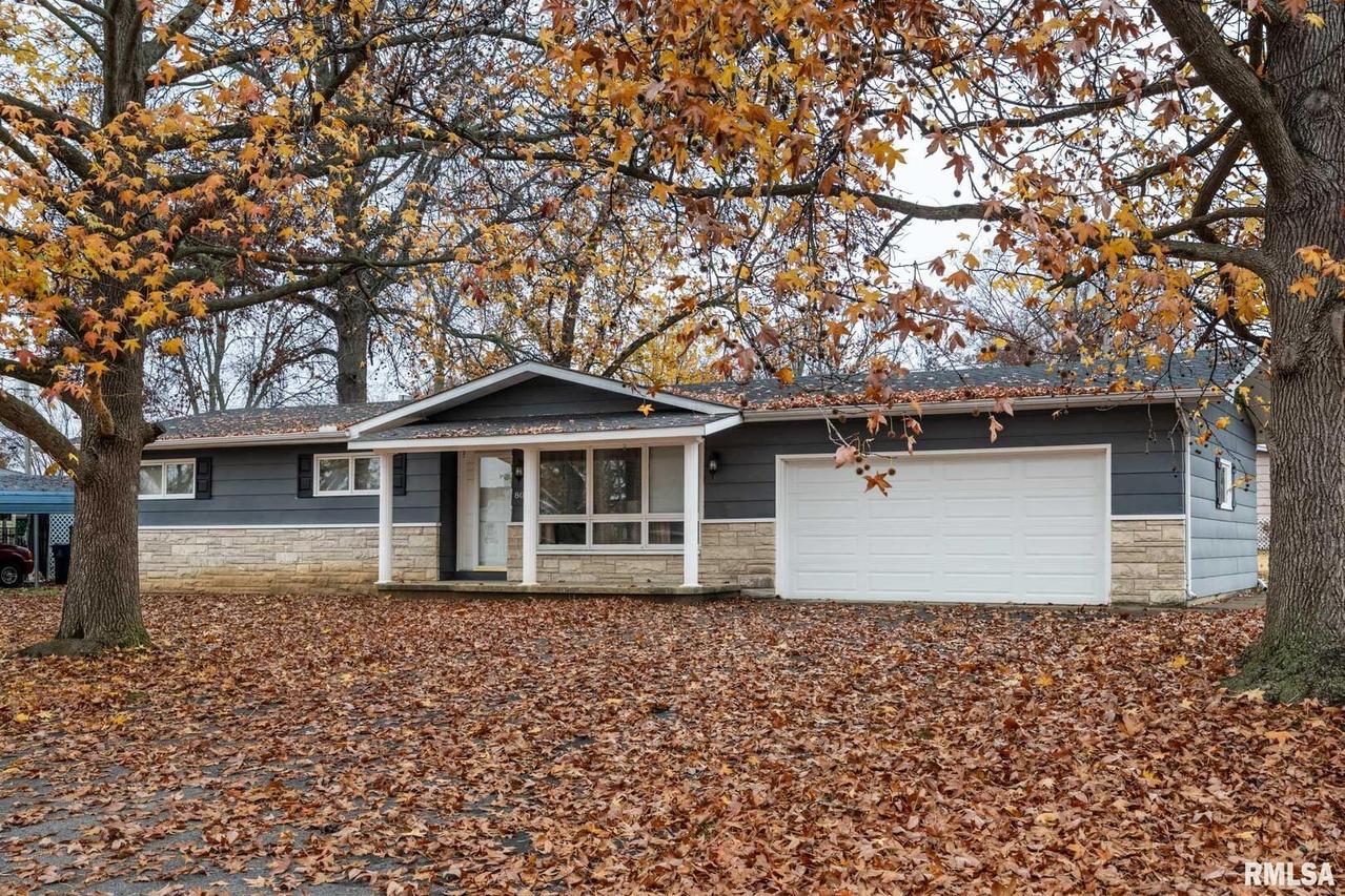 800 W 11th St., Johnstoncy, IL 62951