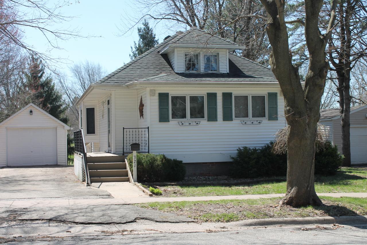 321 W South St., Cambridge, IL 61238
