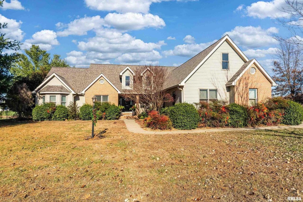 8365 Lonesome Dove Ln., Duquoin, IL 62832