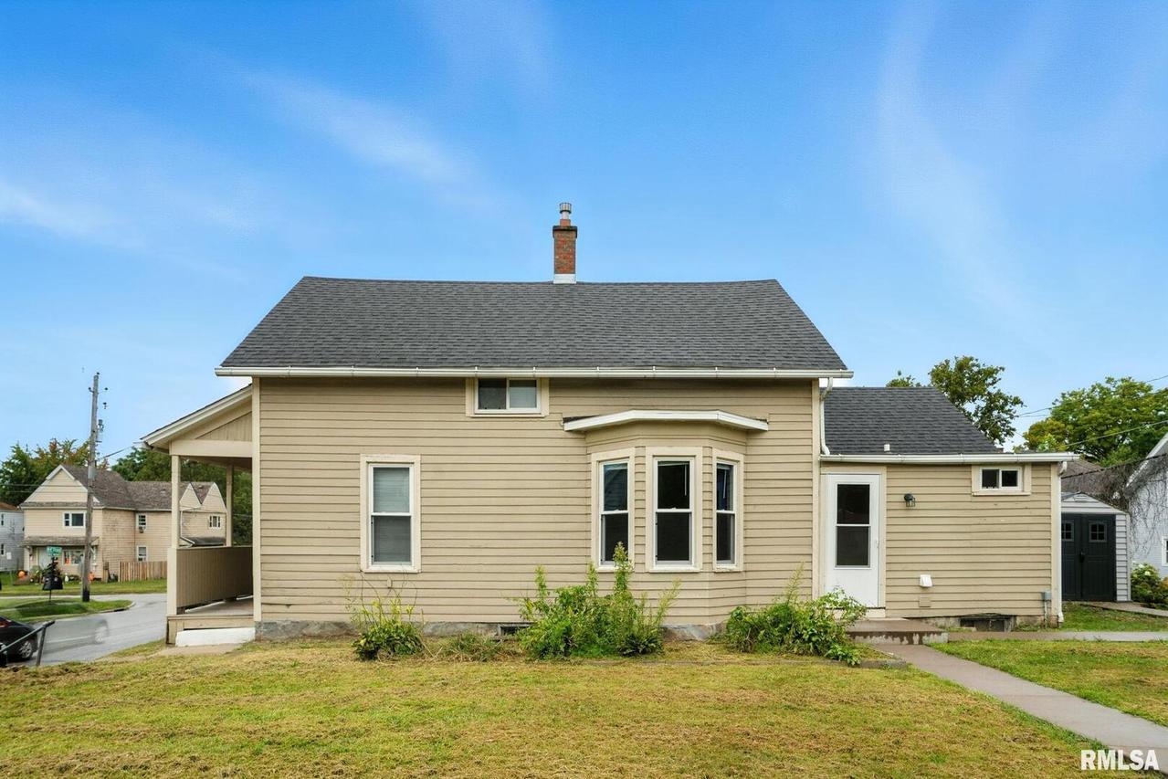 421 16th Ave., Moline, IL 61265