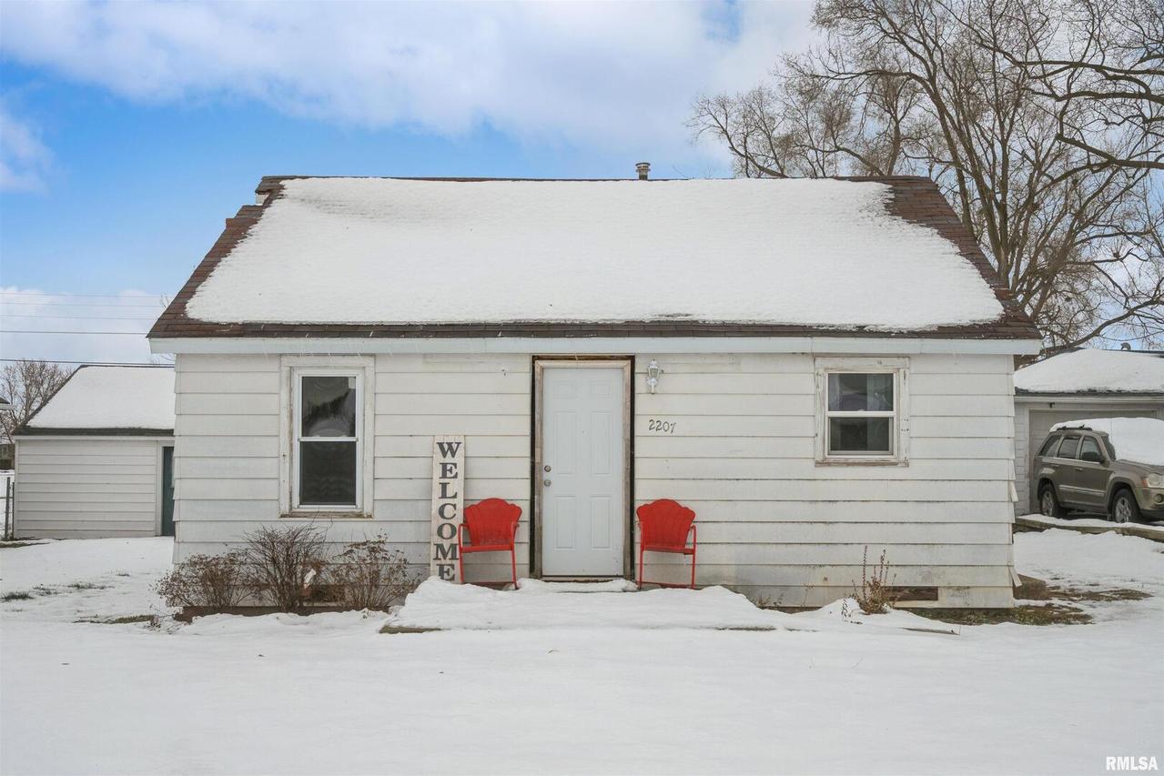 2207 4th St., Fulton, IL 61252