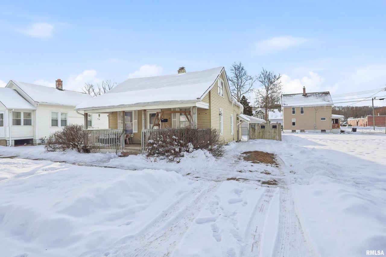 2706 5 1/2 Ave., Rock Island, IL 61201