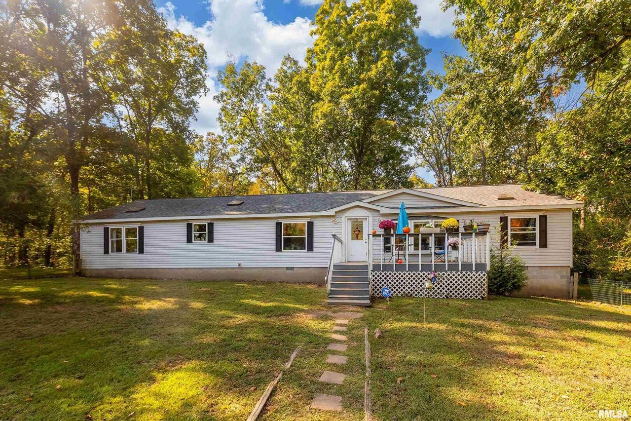 375 Lakota Way, Carbondale, IL 62902