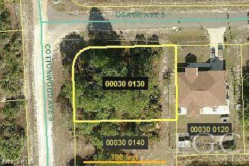 561 Cottonwood Ave., Lehigh Acres, FL 33974