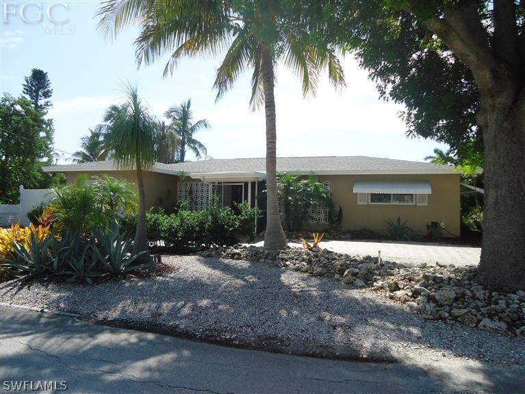 1 Glenview Manor Dr., Fort Myers Beach, FL 33931