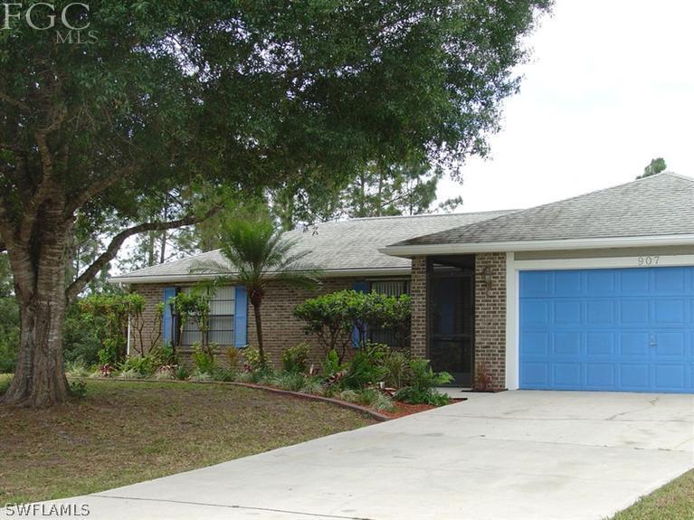 907 Roosevelt Ave., Lehigh Acres, FL 33936