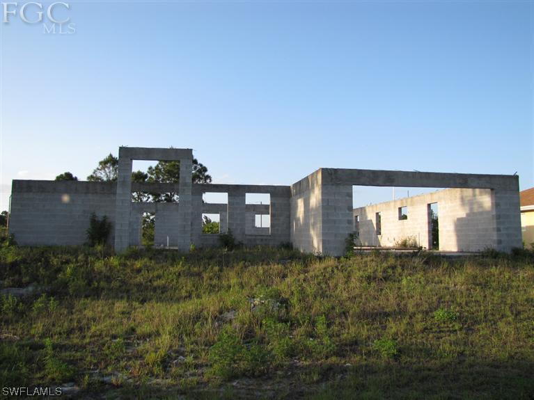 2702 7th St., Lehigh Acres, FL 33971