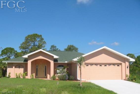 609 Maple Ave., Lehigh Acres, FL 33972