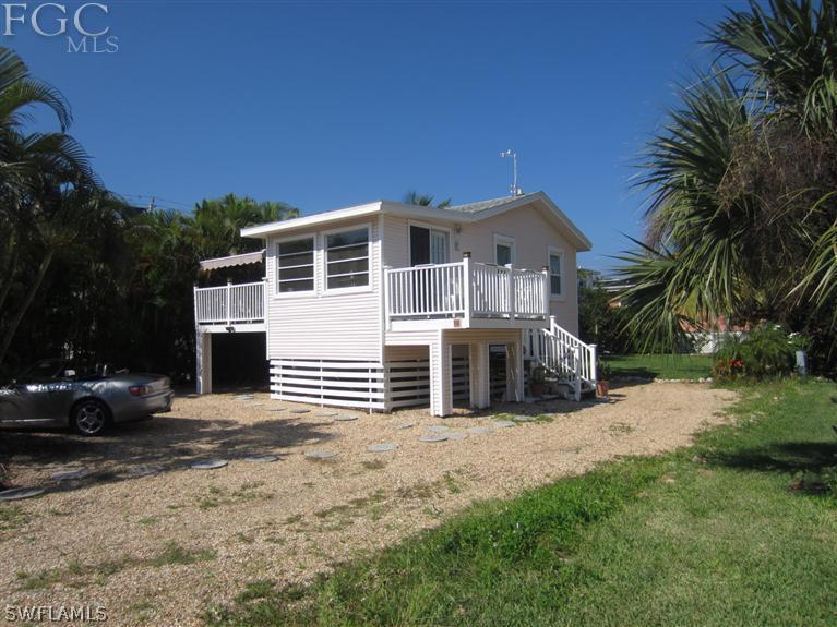 590 Carlos Cir., Fort Myers Beach, FL 33931