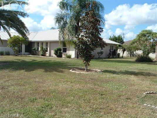 206 Plainfield St., Lehigh Acres, FL 33936