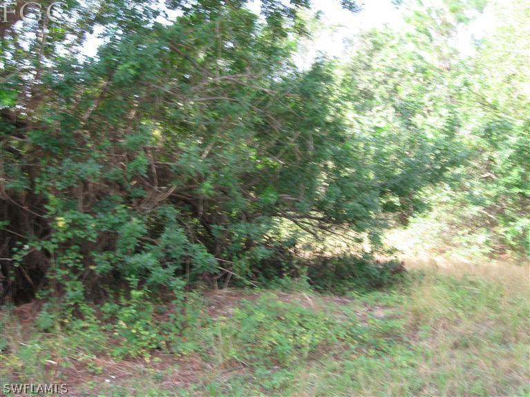 132 Auburn Ave., Lehigh Acres, FL 33974