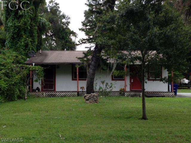 210 Lagoon Dr., Fort Myers, FL 33905