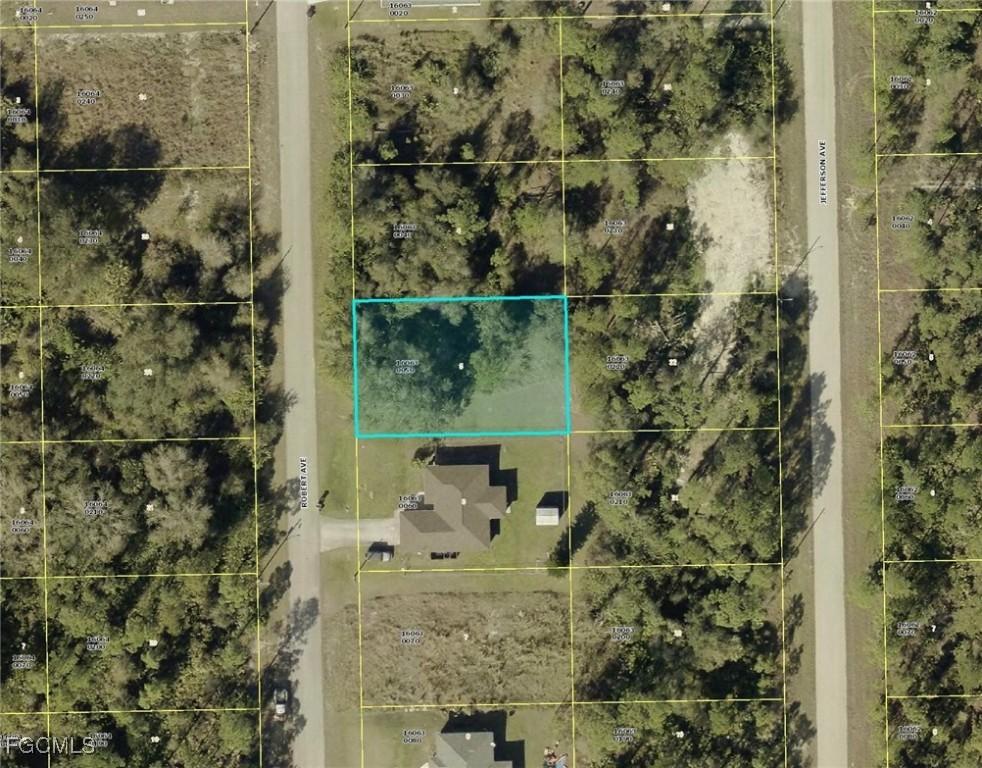 2016 Robert Ave., Alva, FL 33920