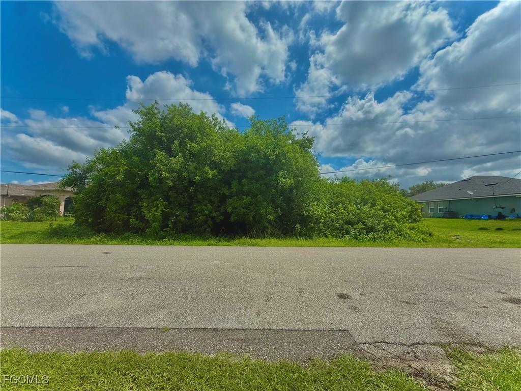 2012 Xelda Ave., Lehigh Acres, FL 33971