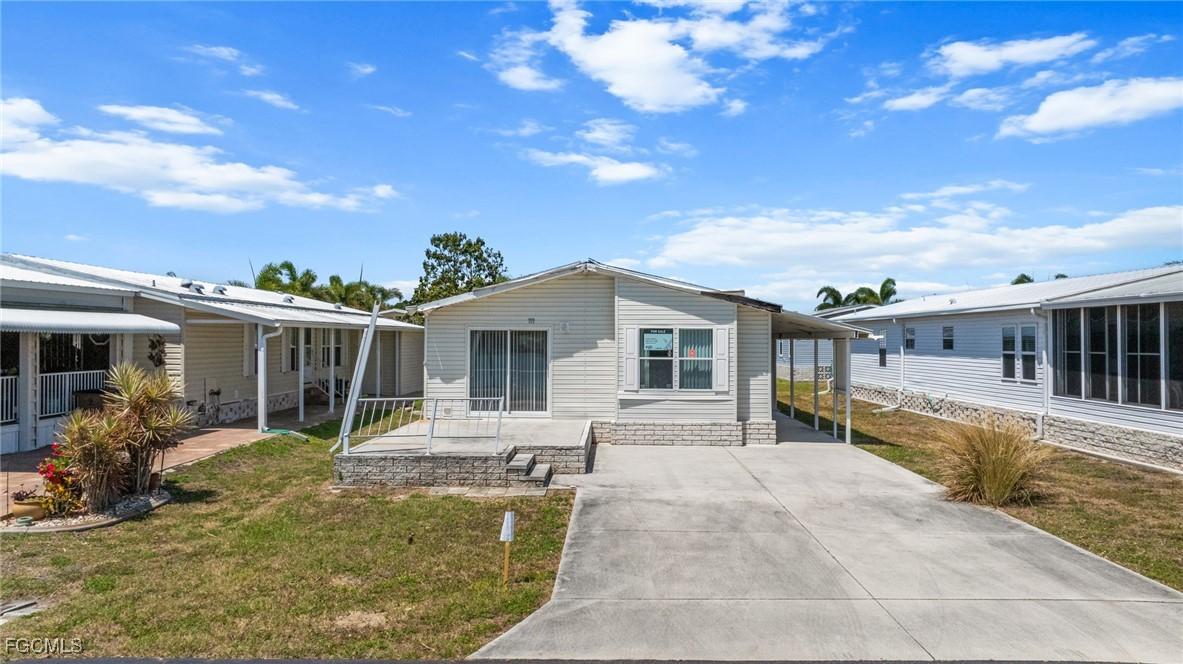 5270 Manatee Bay Ln., Fort Myers, FL 33905