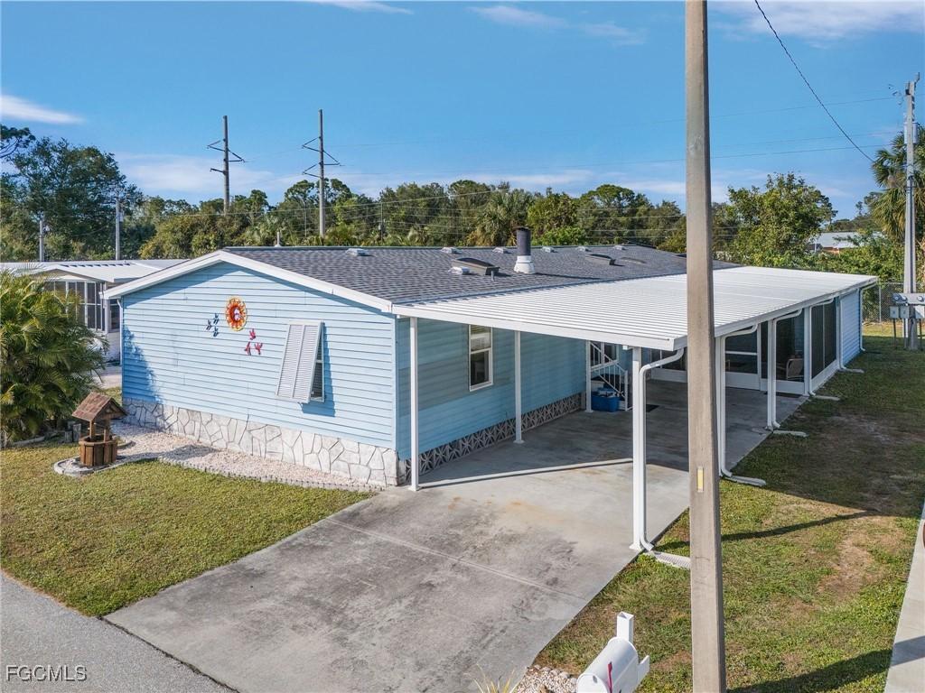 227 Shrub Ln., North Fort Myers, FL 33917