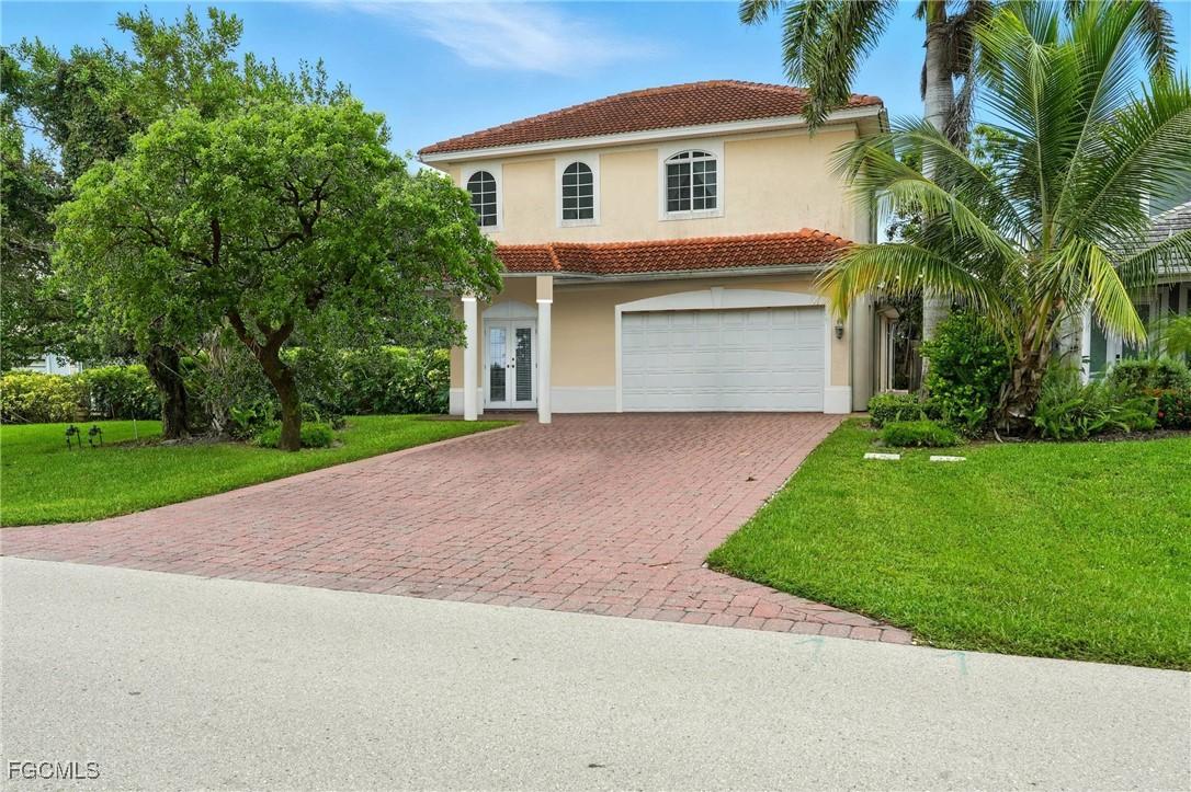594 110th Ave., Naples, FL 34108