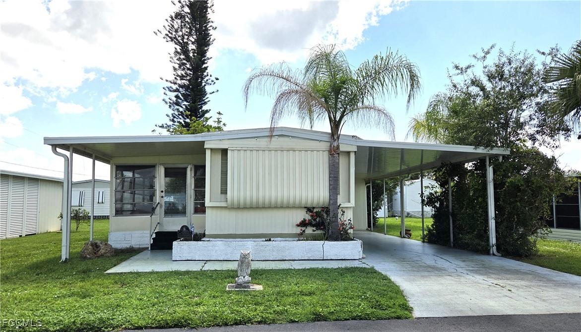 623 Vista Dr., North Fort Myers, FL 33917