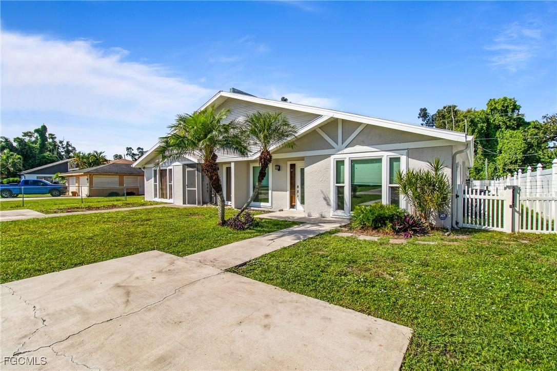 17404/17400 Dumont Dr., Fort Myers, FL 33967