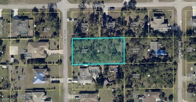 220 Robert Ave., Lehigh Acres, FL 33936