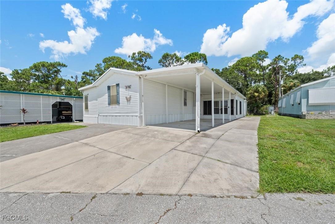 215 Shrub Ln., North Fort Myers, FL 33917