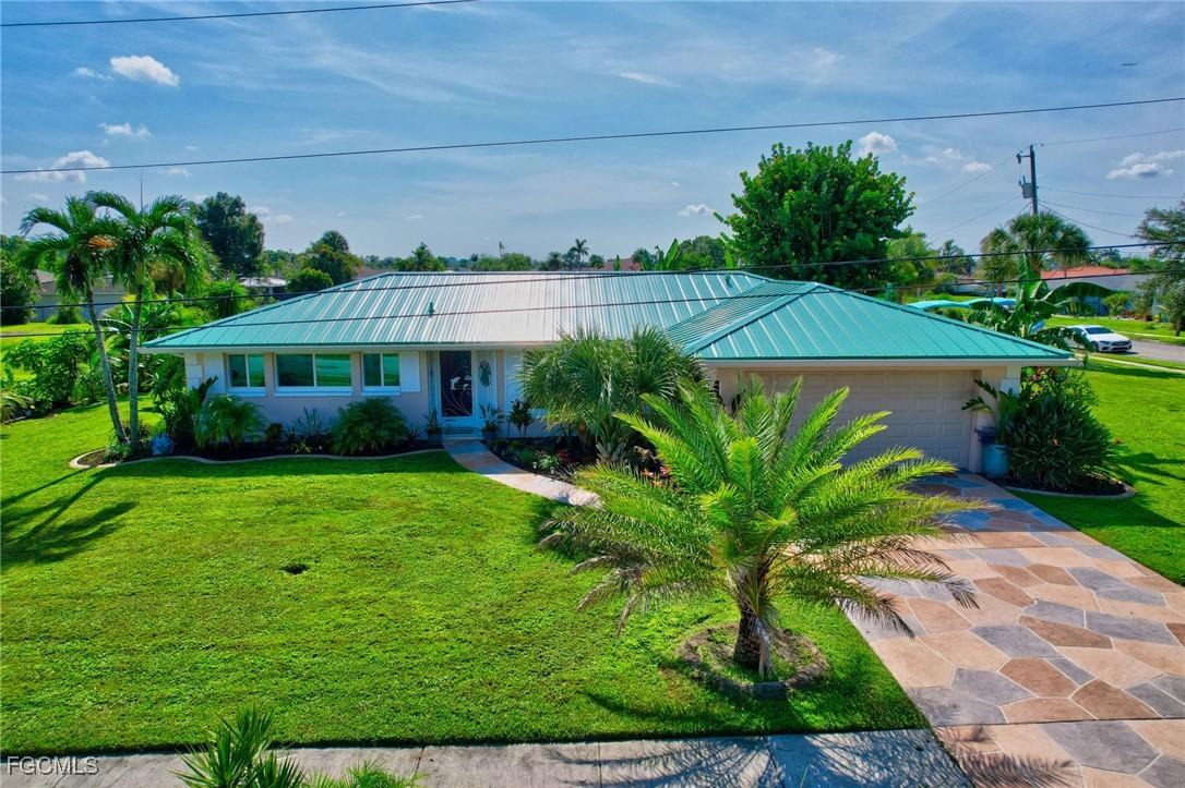 4638 Vinsetta Ave., North Fort Myers, FL 33903