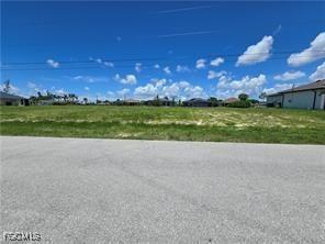 915 SW 28th Ter., Cape Coral, FL 33914