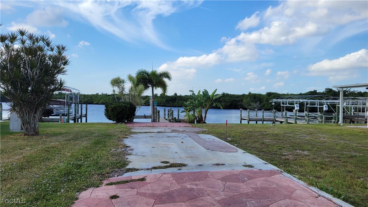306 Shoreland Dr., Fort Myers, FL 33905
