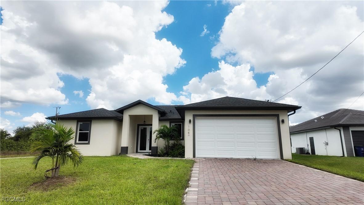104 Olive Cir., Lehigh Acres, FL 33971