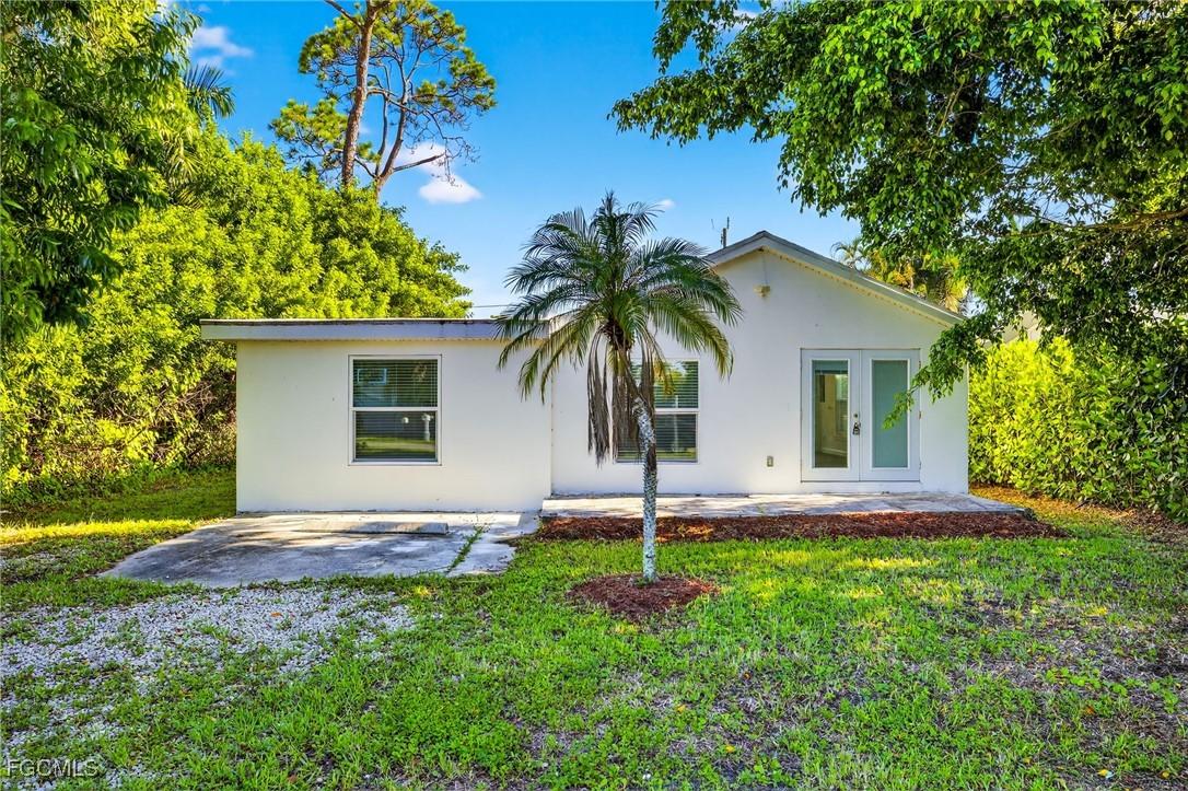 3203 Woodside Ave., Naples, FL 34112