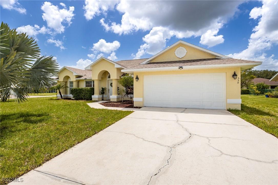 558 Charwood Ave., Lehigh Acres, FL 33974