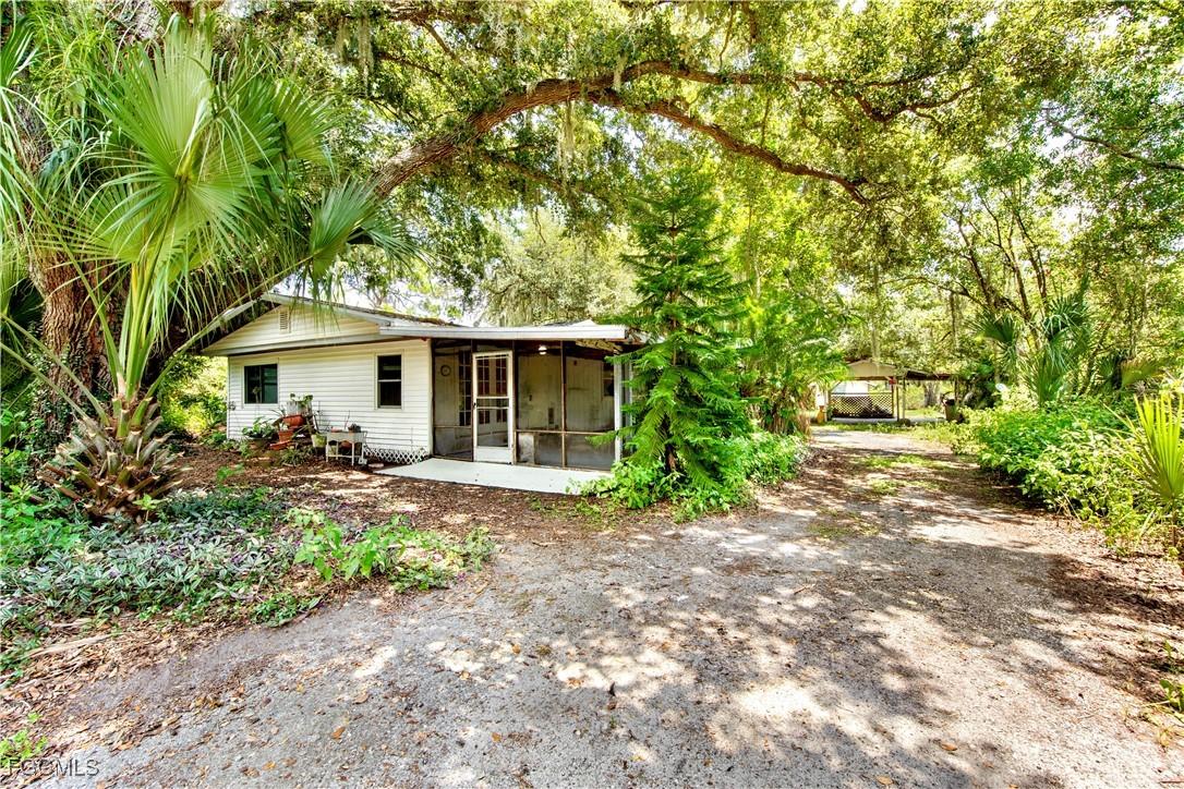 1711 Linwood Ave., Alva, FL 33920