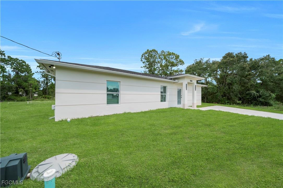 820 Hibiscus Ave., Lehigh Acres, FL 33972