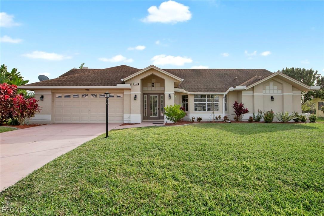 547 Foxcreek Dr., Lehigh Acres, FL 33974