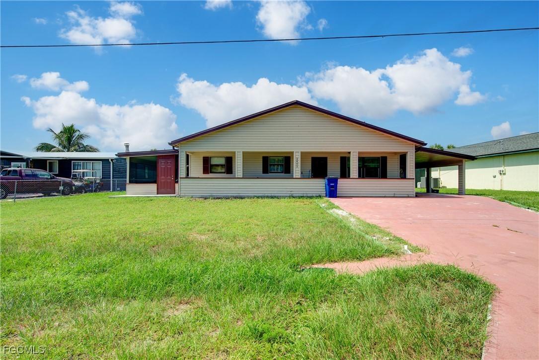 2405 Zoysia Ln., North Fort Myers, FL 33917