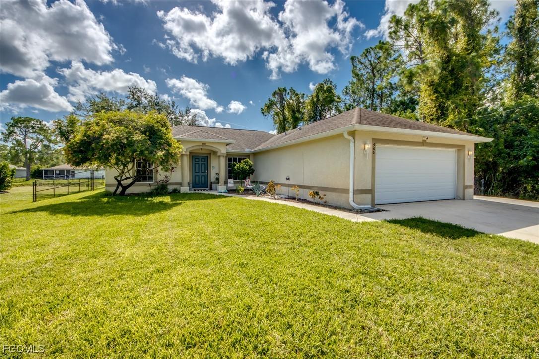 906 Angelo Ave., Lehigh Acres, FL 33971
