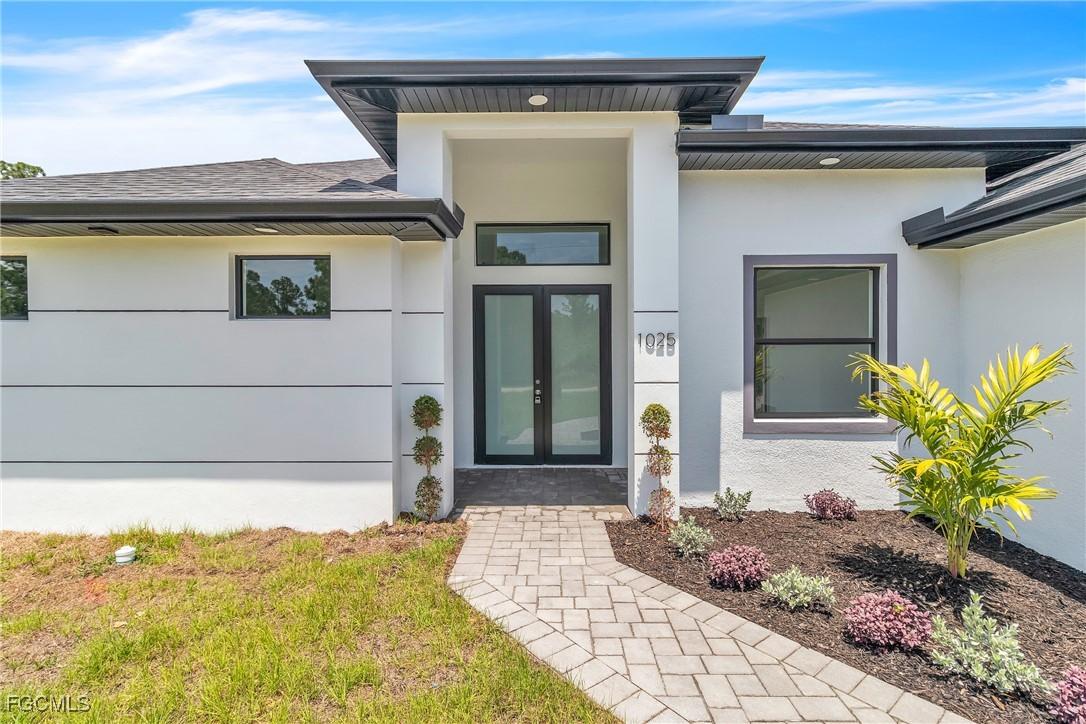 1025 Gladys St., Lehigh Acres, FL 33974