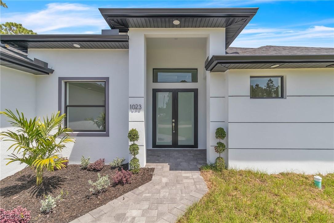 1023 Gladys St., Lehigh Acres, FL 33974