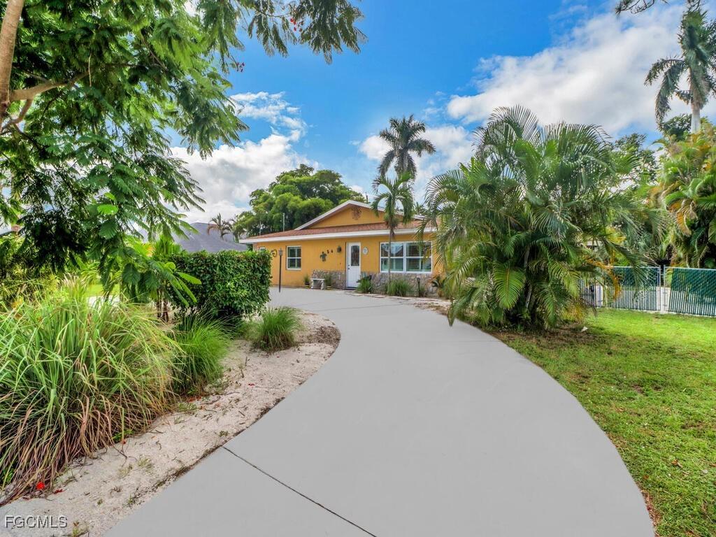 24 5th St., Bonita Springs, FL 34134