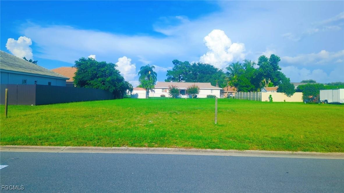 1520 Crestwood Cir., Lehigh Acres, FL 33936