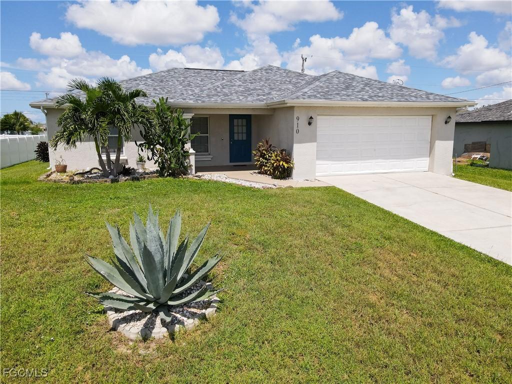 910 NE 13th Pl., Cape Coral, FL 33909