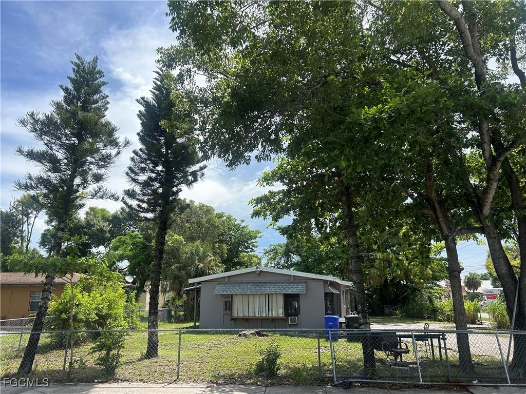 2251 Hanson St., Fort Myers, FL 33901
