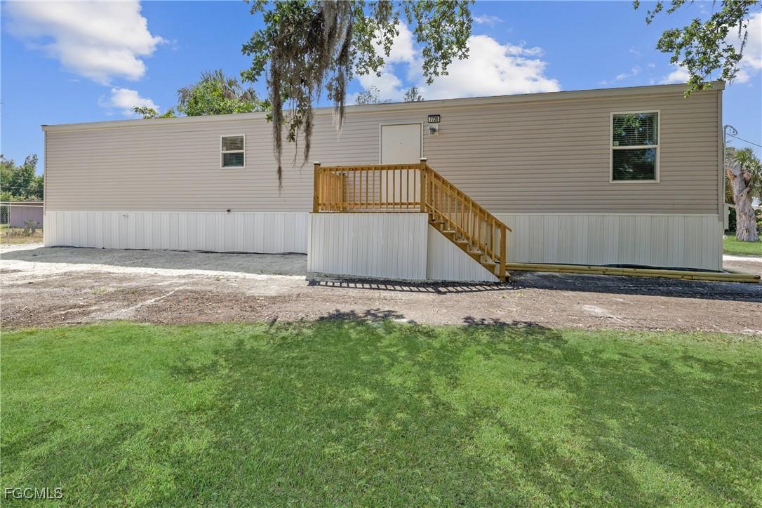 7728 Breeze Dr., North Fort Myers, FL 33917