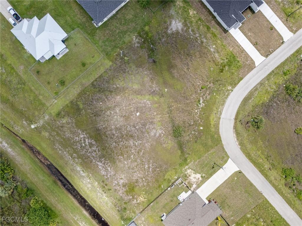 375 Palmyra Ave., Lehigh Acres, FL 33974