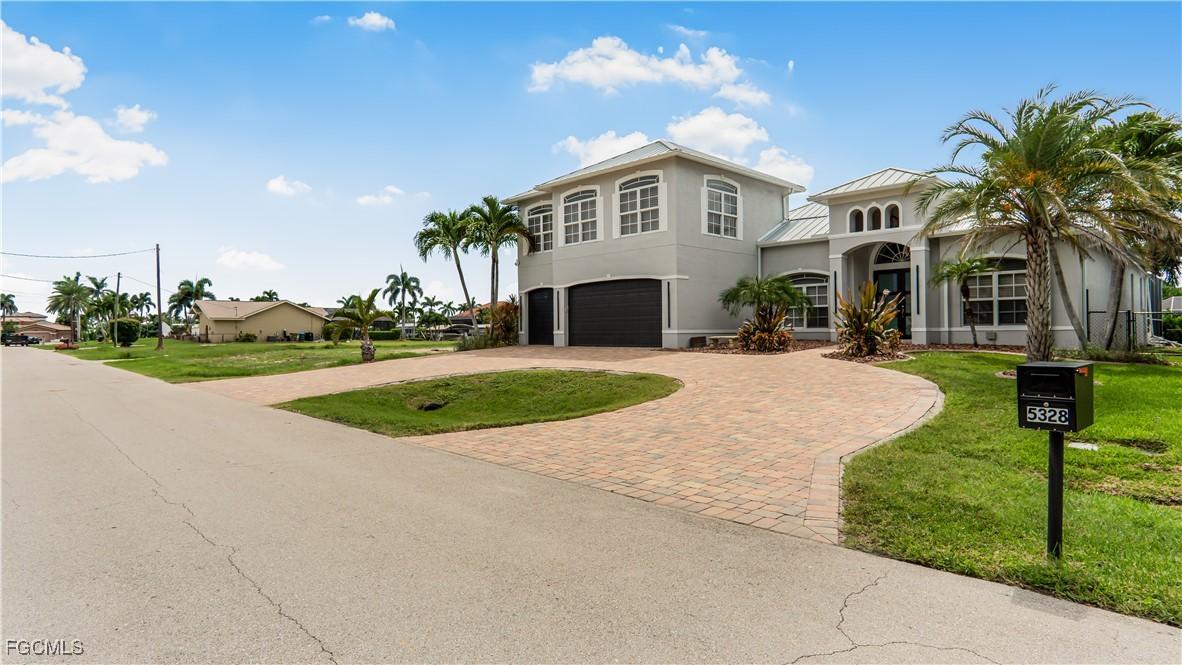 5328 Mayfair Ct., Cape Coral, FL 33904