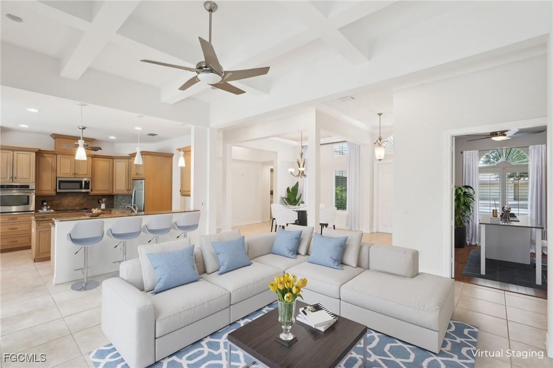 367 Saddlebrook Ln., Naples, FL 34110